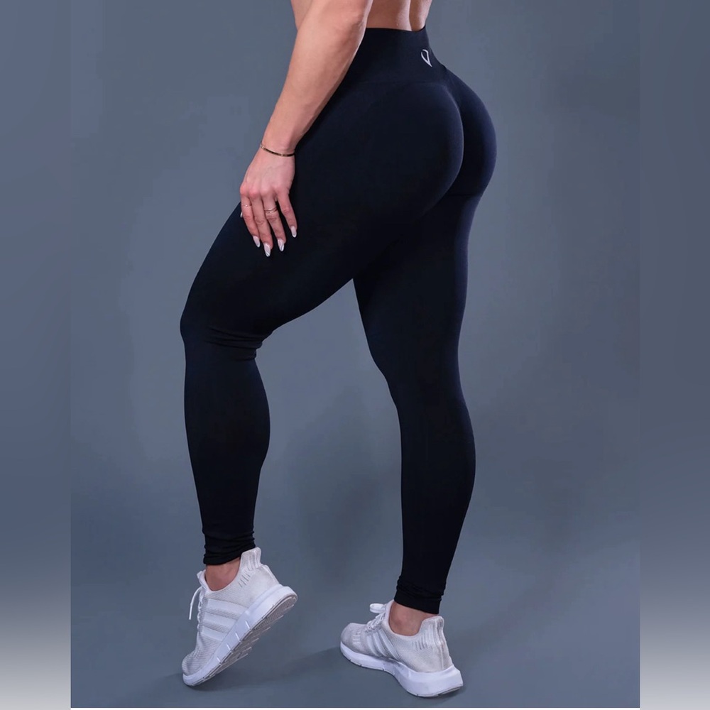 VIOLATE THE DRESS CODE SYNERGY BLACK SEAMLESS LEGGINGS XS